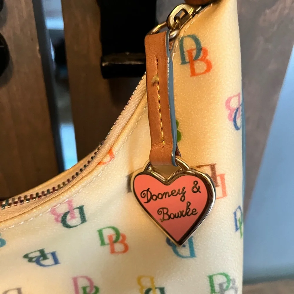 SOLD 🛑🛑 Y2K Dooney & Burke Ranibow Bucket Bag .. excellent used Condition - Picture 3 of 12